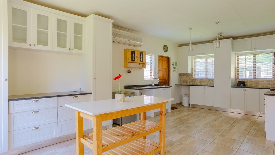 To Let 3 Bedroom Property for Rent in The Coves North West